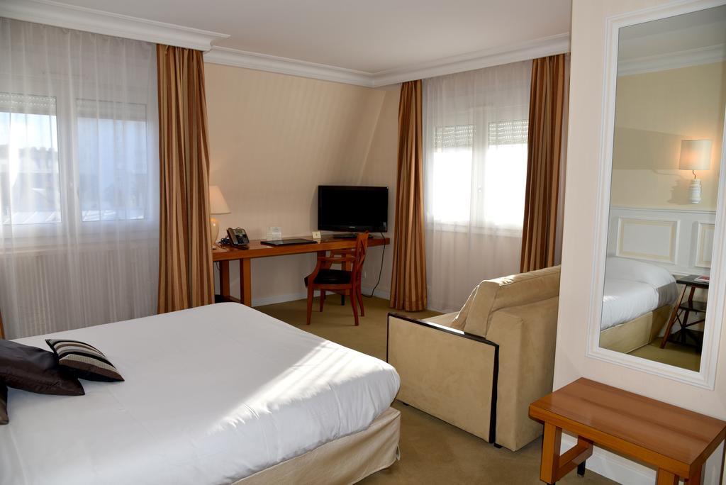 The Originals City, Chantecler, 3*